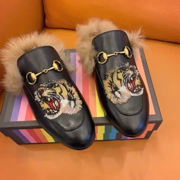 Gucci Calfskin Fur Dragon UFO Embroidered Mens Princetown Slipper