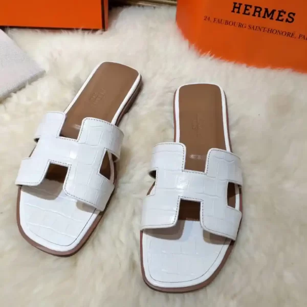 Hermes Oran Slide Sandals In White Shiny Niloticus Crocodile Skin